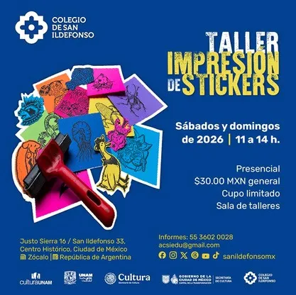 Cartel azul del taller de impresión de stickers, con un rodillo rojo sobre estampas de colores con animales.